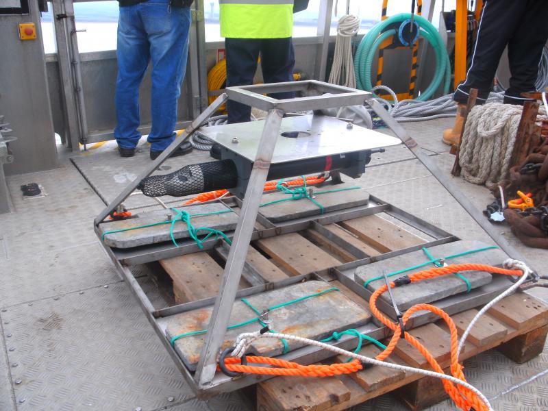 Seabed monitoring equipment in a from on deck
